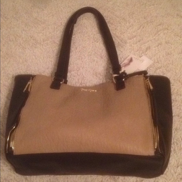 Jessica Simpson Handbags - Jessica Simpson Baylinn Purse